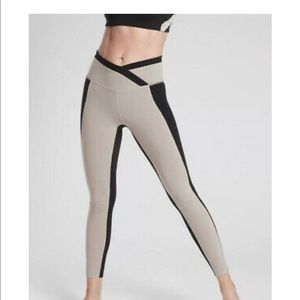 Athleta Chroma 7/8 Tight in Powervita Black/Quail